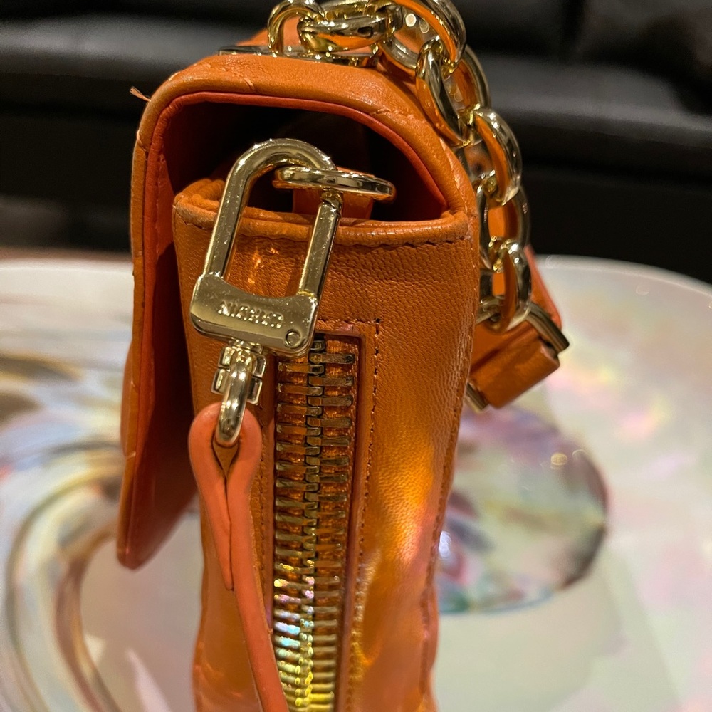 Handbag - Picture 3 of 4